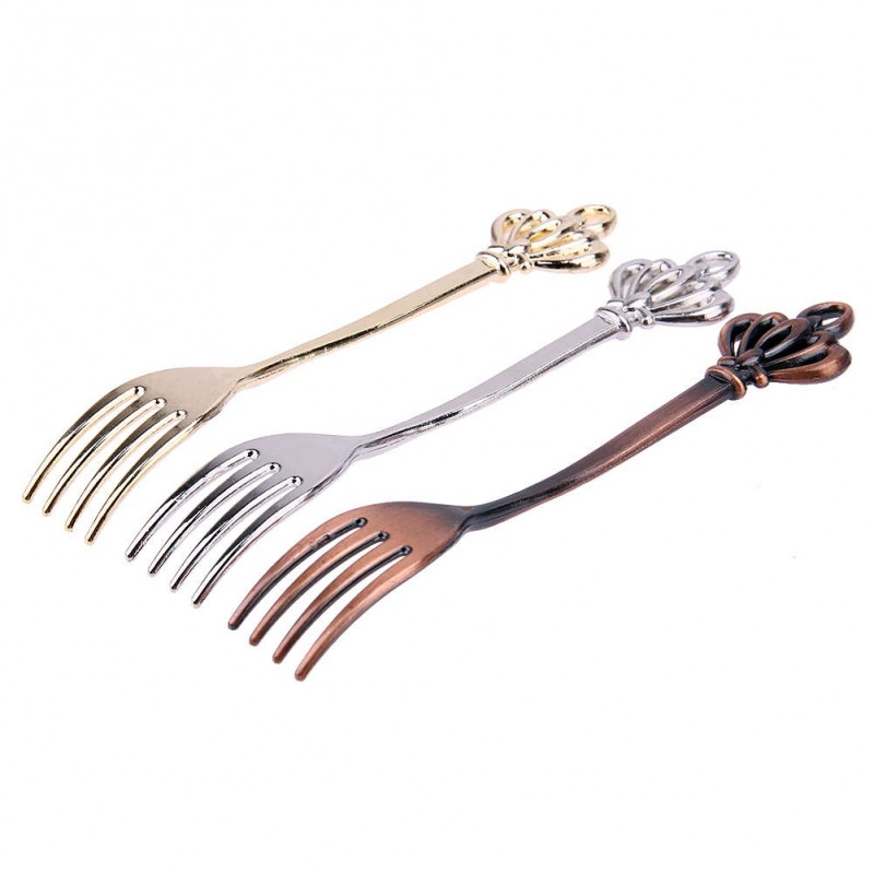 3pcs Vintage Royal Style Zinc Alloy Crown Head Fruit Fork Set