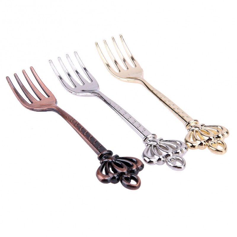 3pcs Vintage Royal Style Zinc Alloy Crown Head Fruit Fork Set